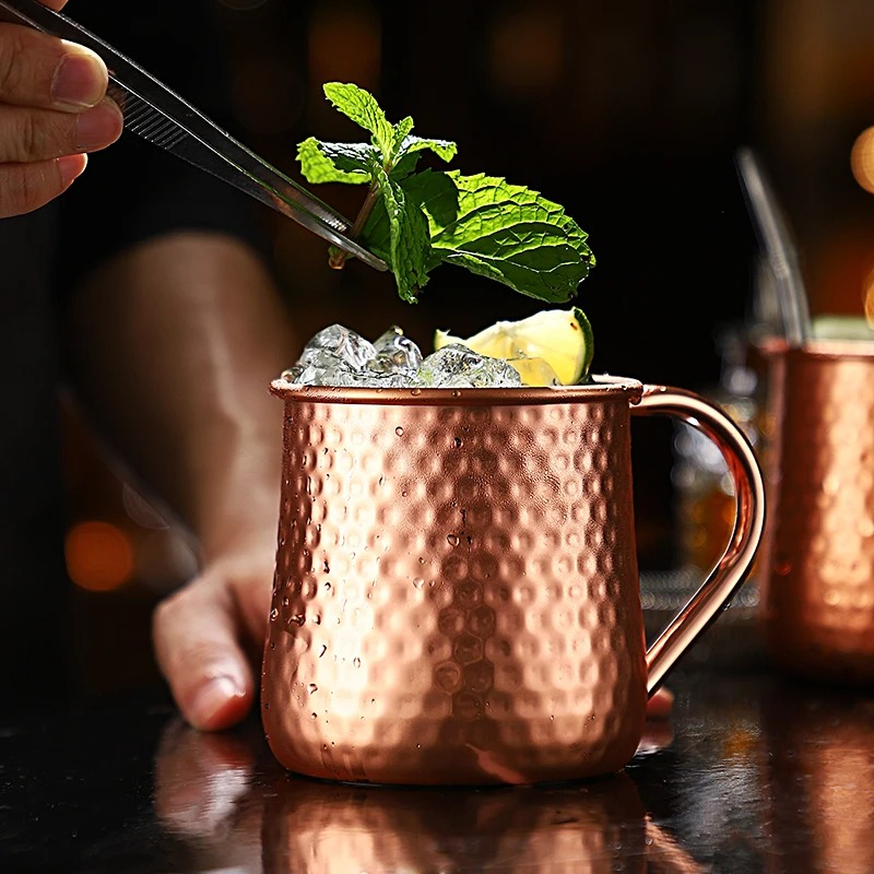 verre-moscow-mule-sur-bar