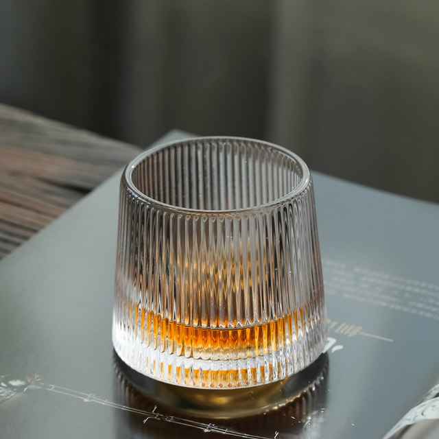 verre-whisky-cristal-epais-en-forme-de-toupie