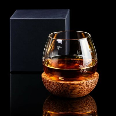 verre-a-whisky-vintage-fond-noir