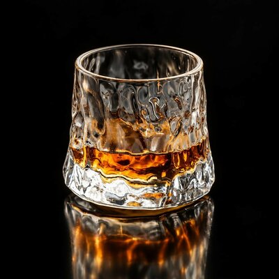 verre-toupie-design-fond-noir