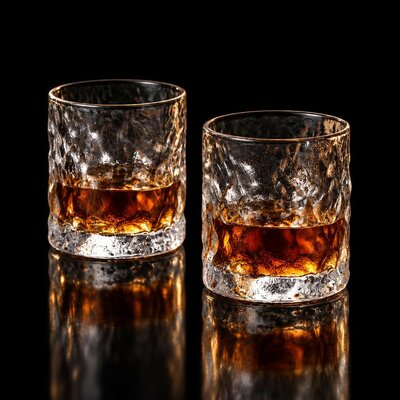 lot-2-verres-a-whisky-japonais-fond-noir