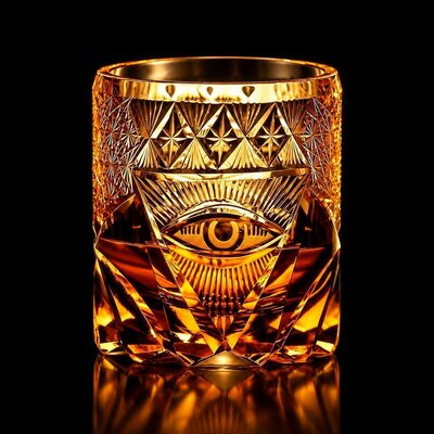 verre-degustation-cristal-ambre-fond-noir