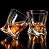verre-a-whisky-creatif-fond-noir