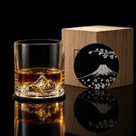 verre-a-whisky-japonais-vague-fond-noir