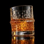 verre-a-whisky-japonais-bambou-fond-noir
