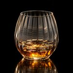 verre-a-whisky-vintage-texture-fond-noir