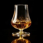 verre-a-whisky-vintage-style-italien-fond-noir