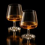 verre-a-whisky-vintage-transparent-fond-noir