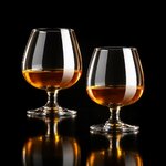 verre-tulipe-whisky-pied-court-fond-noir