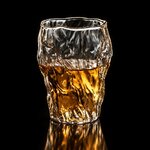 verre-a-whisky-japonais-ecorce-fond-noir