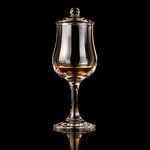 verre-tulipe-europeen-couvercle-fond-noir