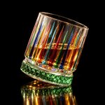 verre-a-whisky-style-italien-peint-fond-noir