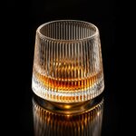 verre-toupie-en-cristal-fond-noir