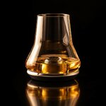 verre-a-whisky-design-auto-fond-noir