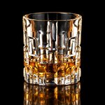 verre-a-whisky-ondule-fond-noir