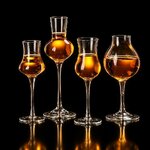 verres-degustation-spiritueux-fond-noir