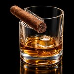 verre-a-whisky-porte-cigare-fond-noir