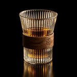 verre-japonais-bois-fond-noir