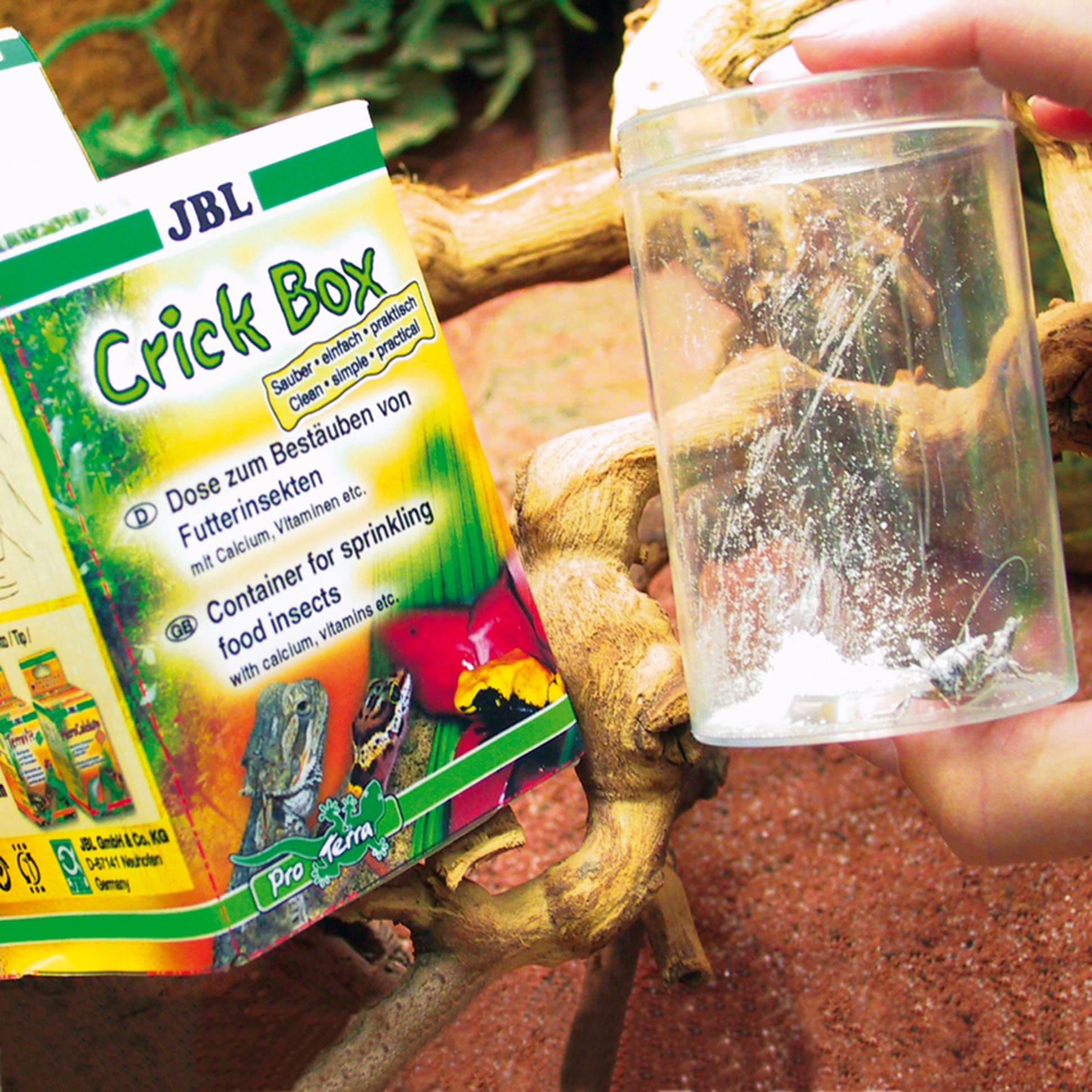 jbl-crickbox-boite-saupoudreuse-pour-enrichir-les-aliments-a-base-d-insectes-2-min