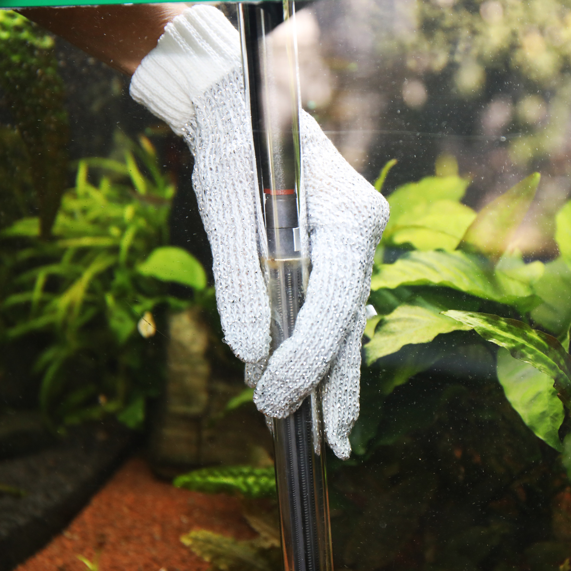 jbl-proscape-cleaning-glove-l-xl-gant-de-nettoyage-pour-vitres-et-objets-de-l-aquarium-10