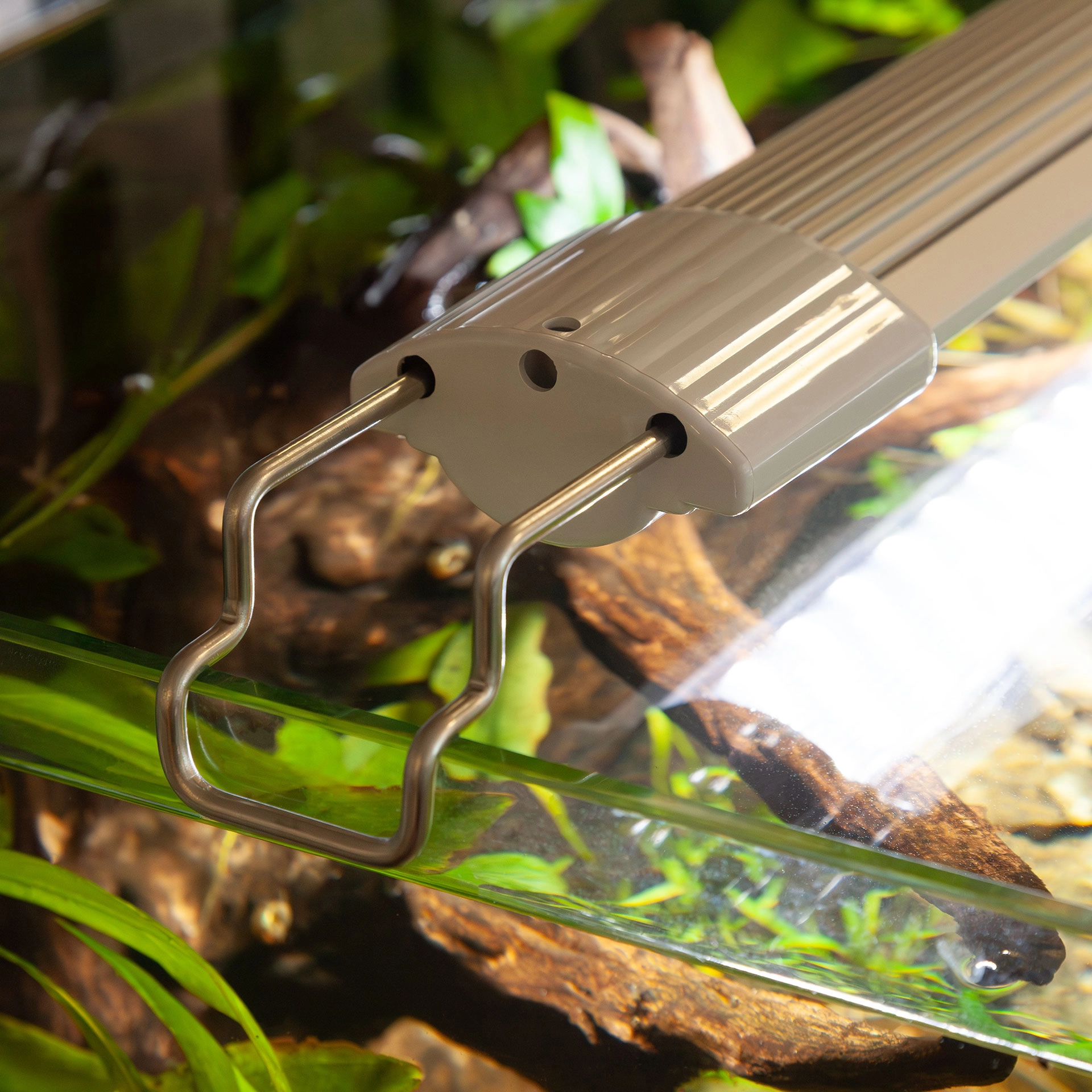 aquatlantis-easyled-universal-ultra-rampe-led-rgbw-pour-aquarium-ou-remplacement-de-tube-t5-et-t8-8