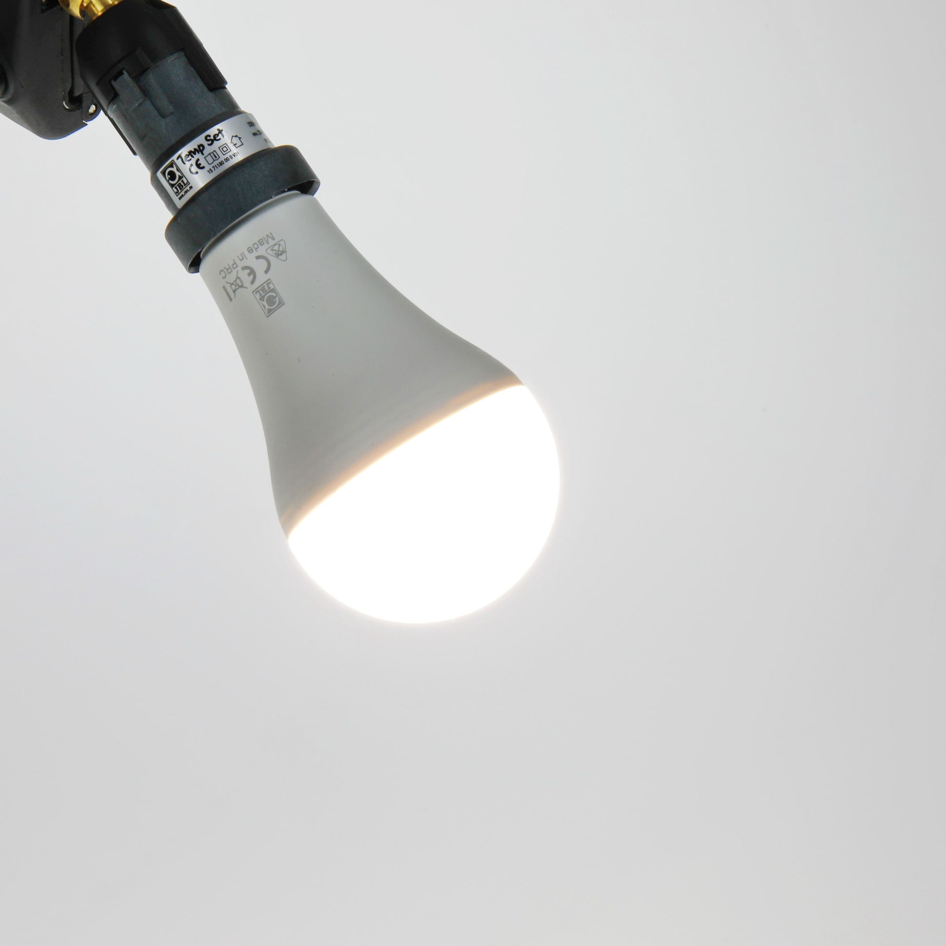jbl-reptil-led-daylight-13w-ampoule-led-lumiere-du-jour-a-spectre-complet-pour-terrarium-5-min