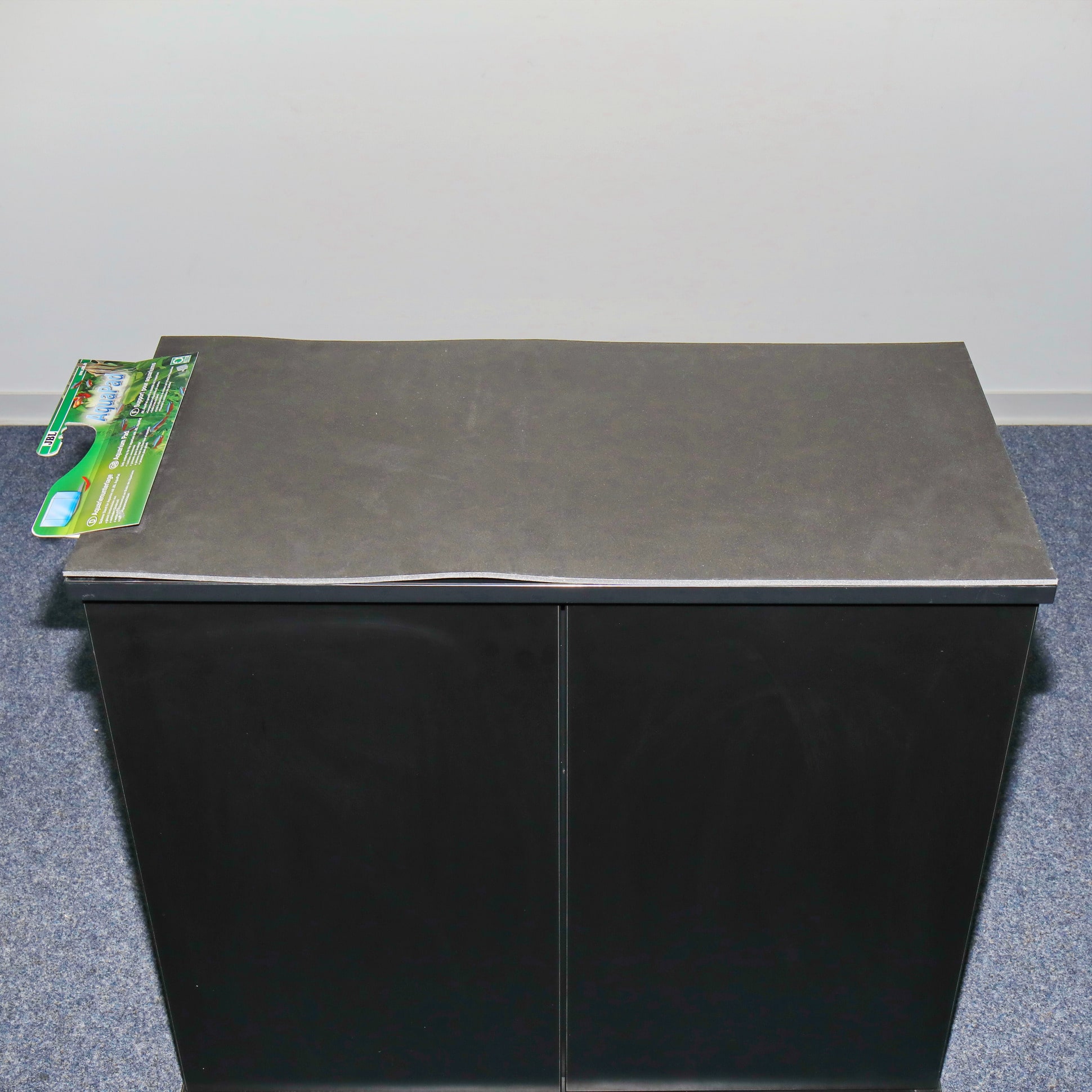 jbl-aquapad-60-x-30-tapis-de-protection-en-mousse-pour-aquariums-et-terrariums-1-min
