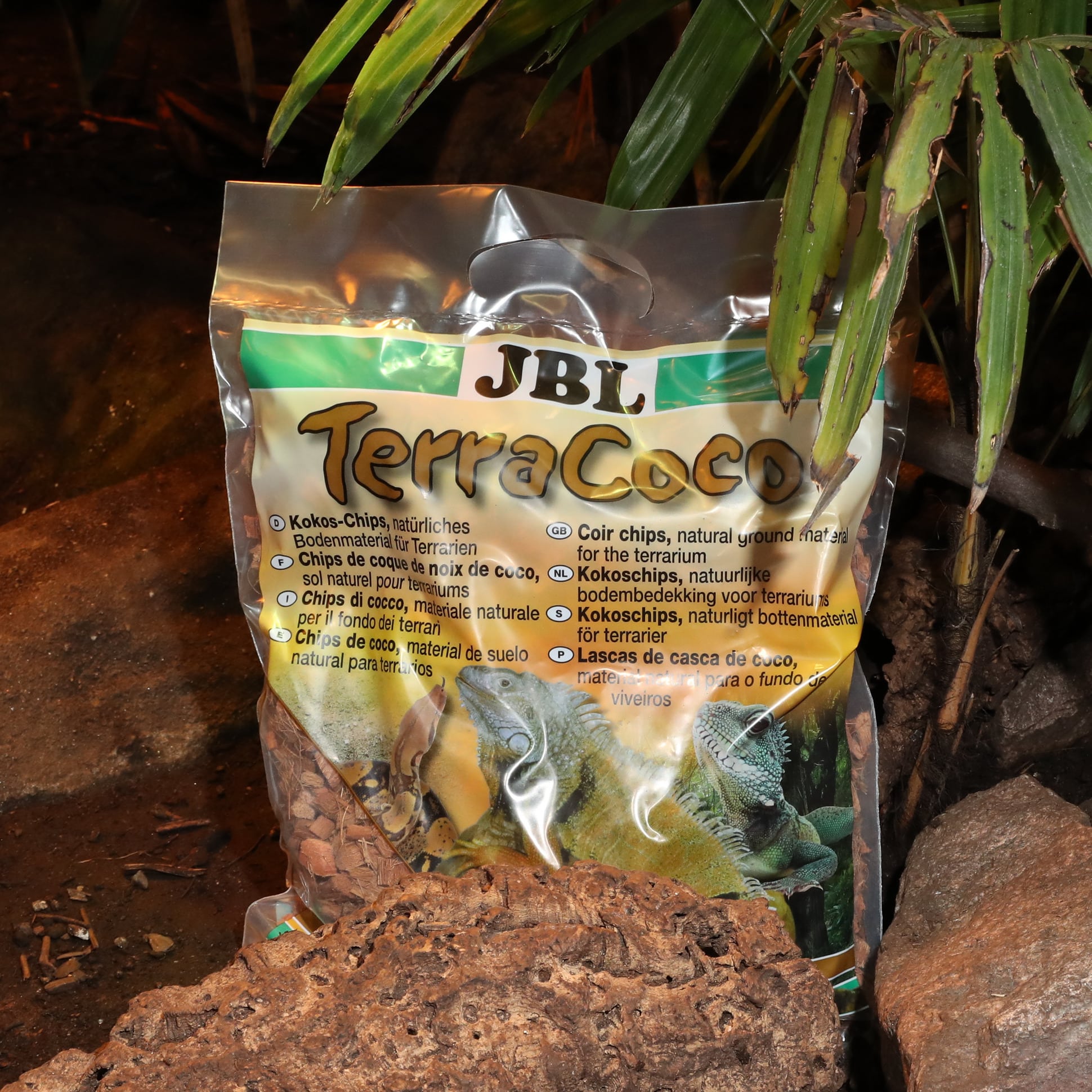 jbl-terracoco-5-l-substrat-de-copeaux-de-noix-de-coco-materiau-naturel-pour-terrariums-2-min