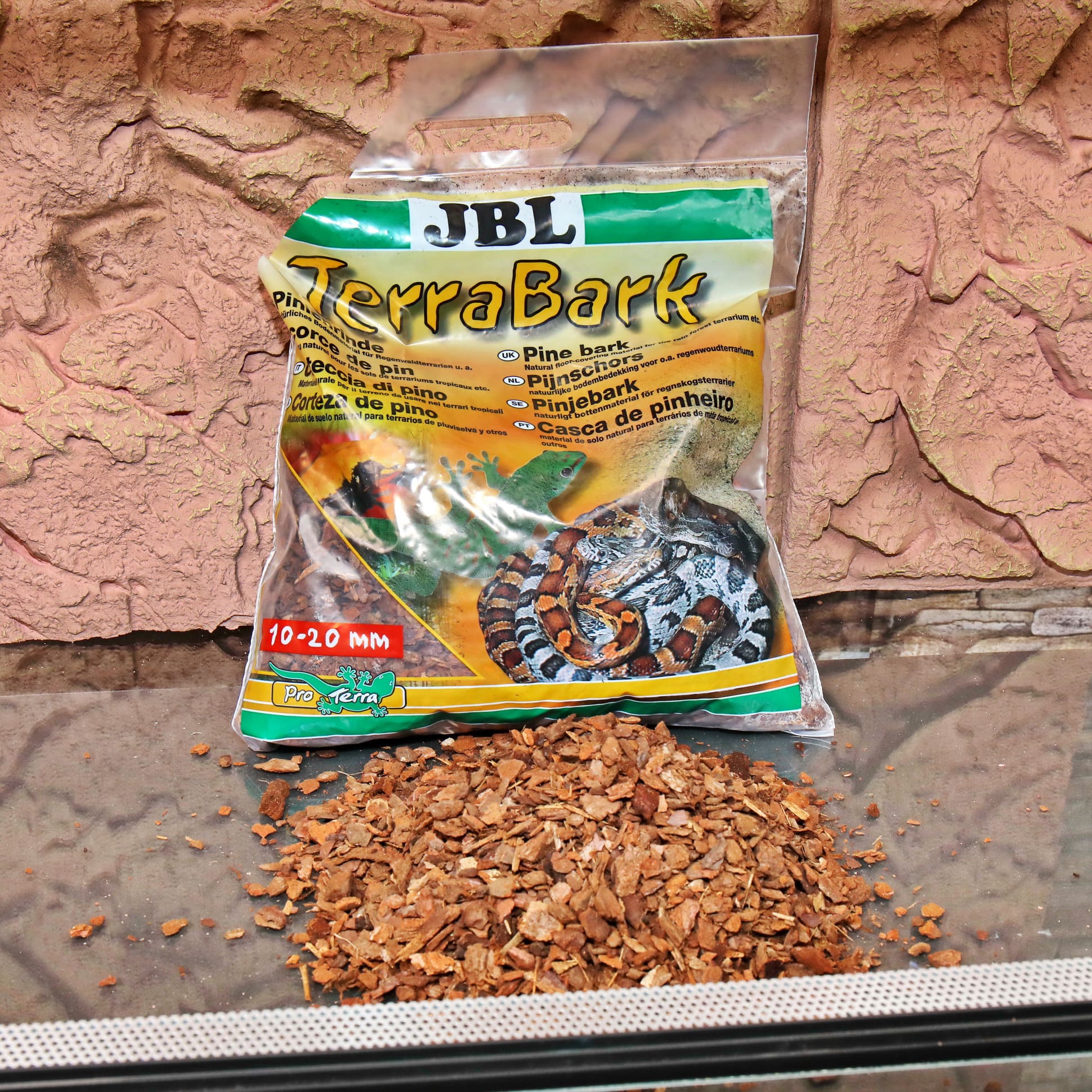 jbl-terrabark-substrat-d-ecorces-de-pins-10-a-20-mm-pour-les-terrariums-de-foret-et-de-foret-tropicale-3-min