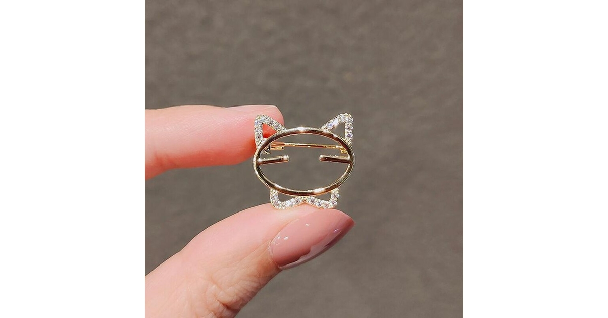 Broche en or jaune 18 carats Souris aux yeux de rubis avec