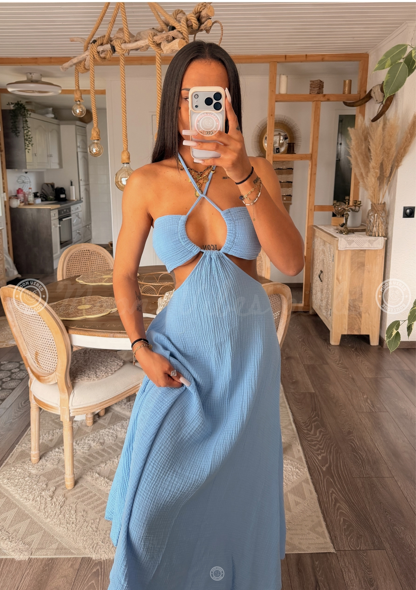 AVRIL (70)