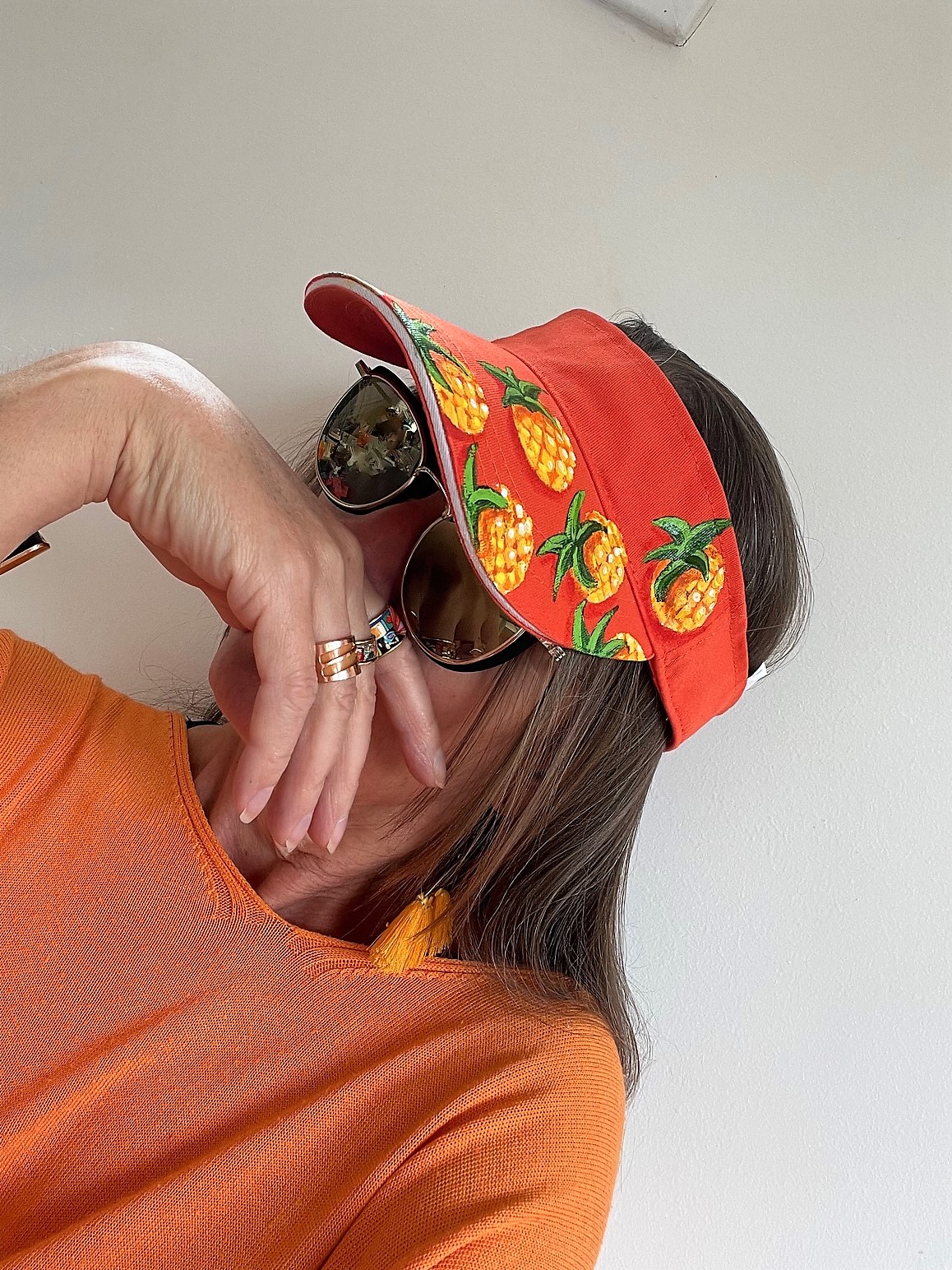 visière orange en coton avec des ananas peints à la main par Elles et No.