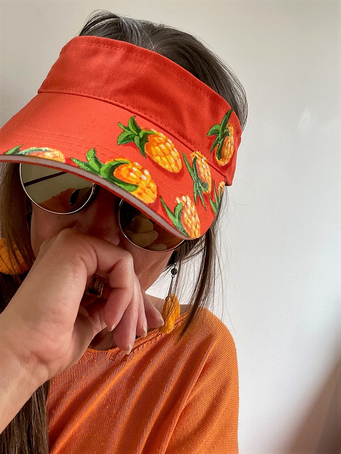 visière orange en coton avec des ananas peints à la main par Elles et No.