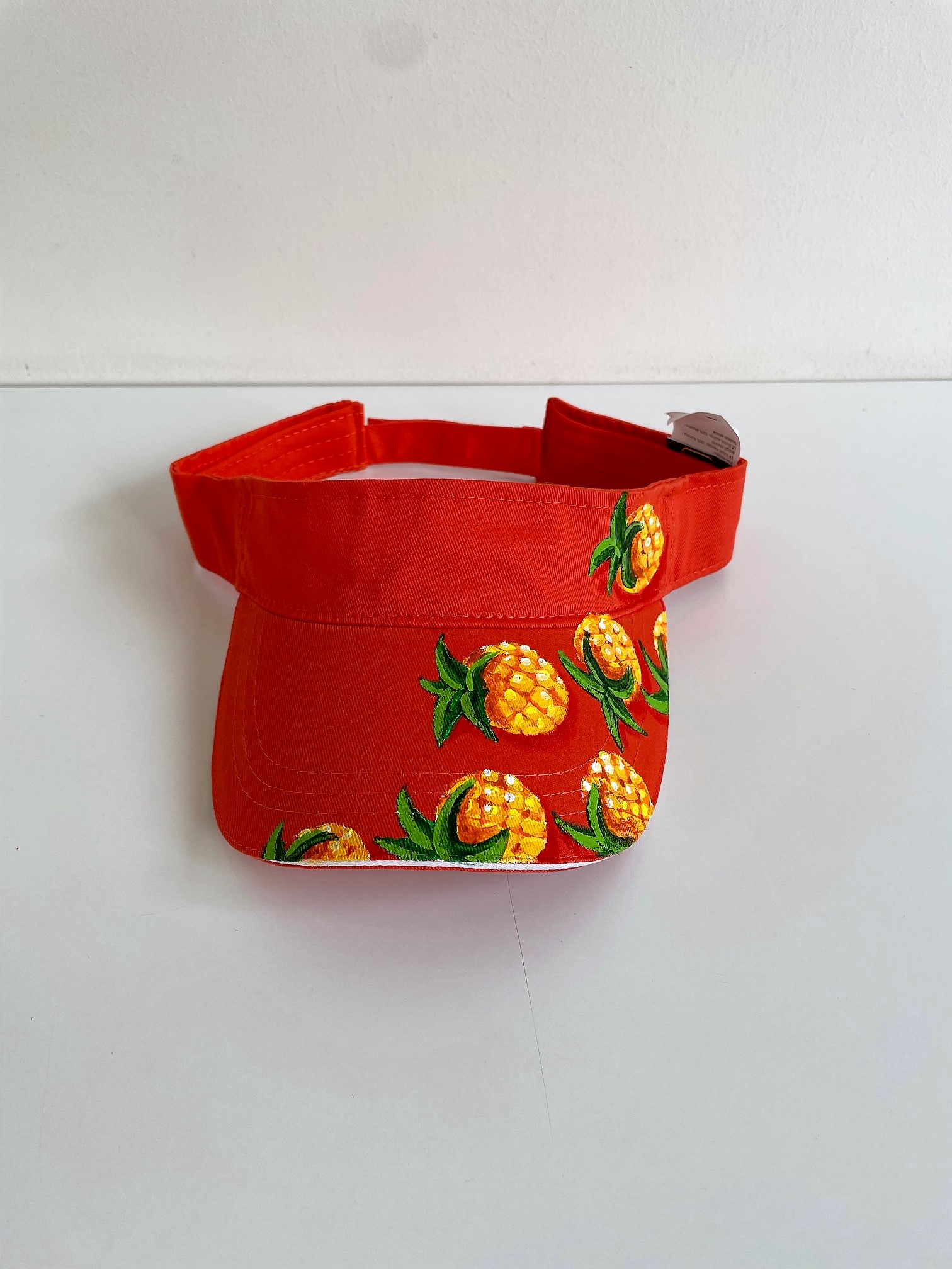visière orange en coton avec des ananas peints à la main par Elles et No.