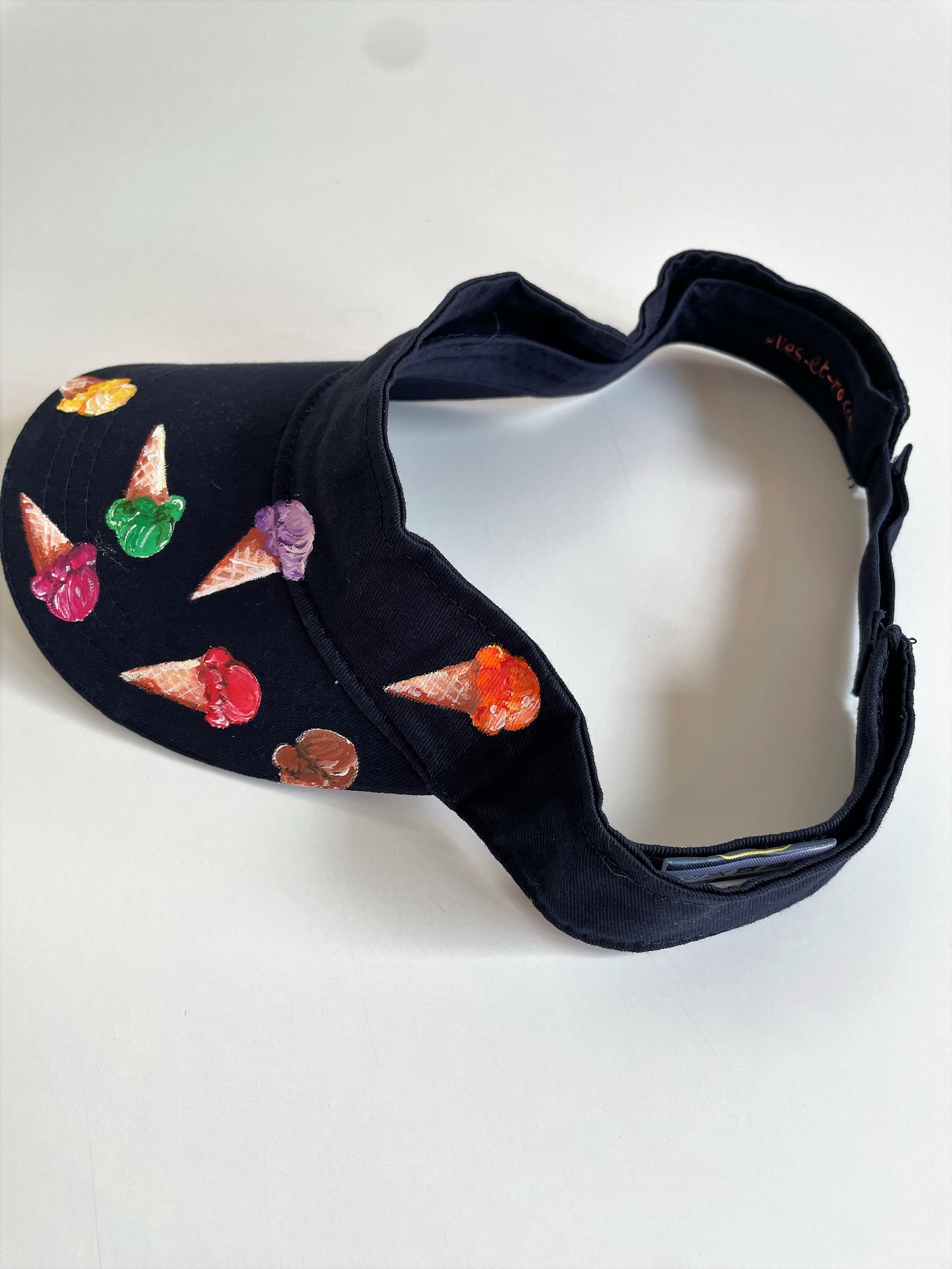 Sac de plage en jute avec des transats dans les tons verts peints à la main par Elles et No.