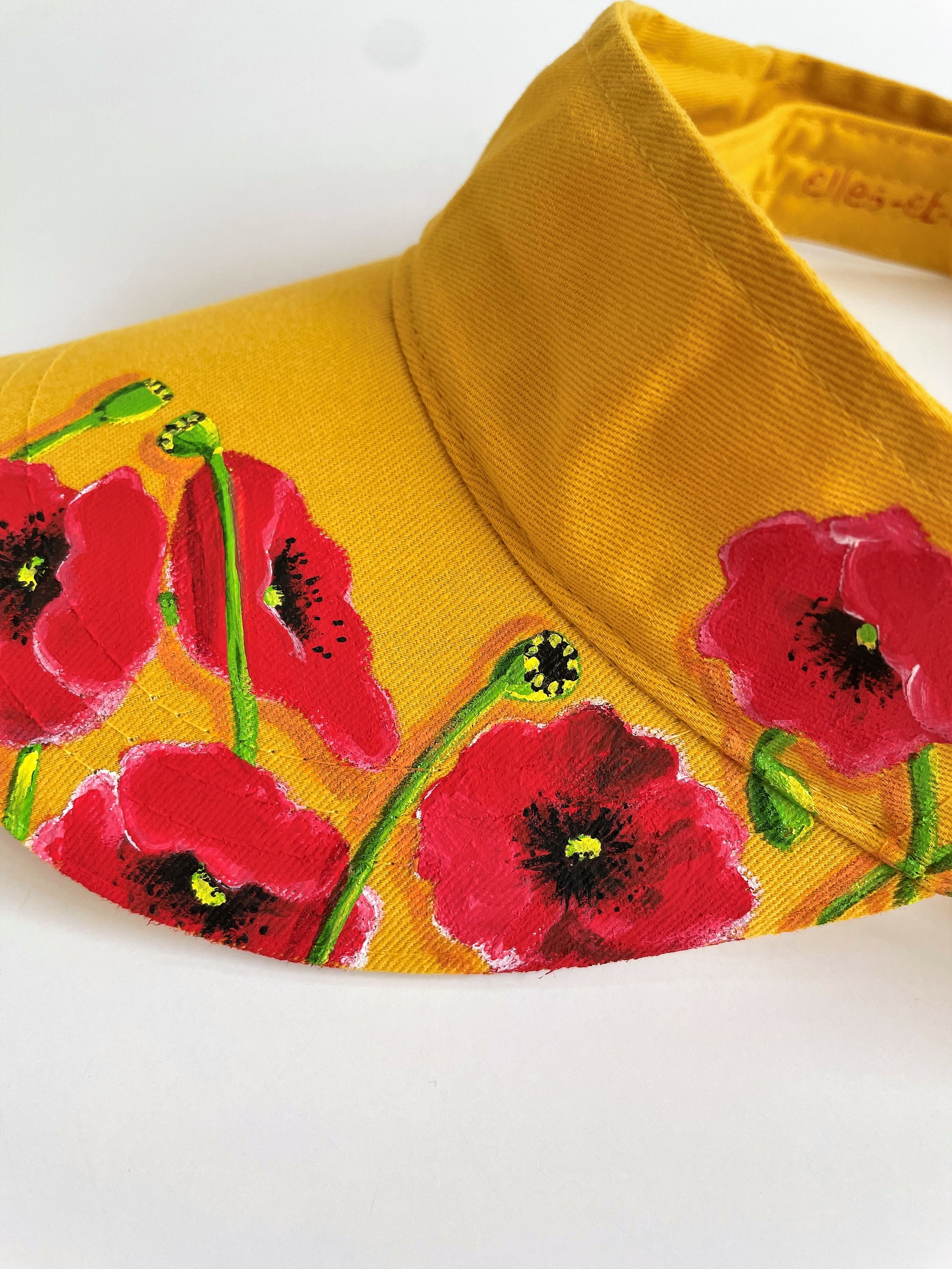 visière jaune en coton. avec des coquelicots peints à la main par Elles et no.