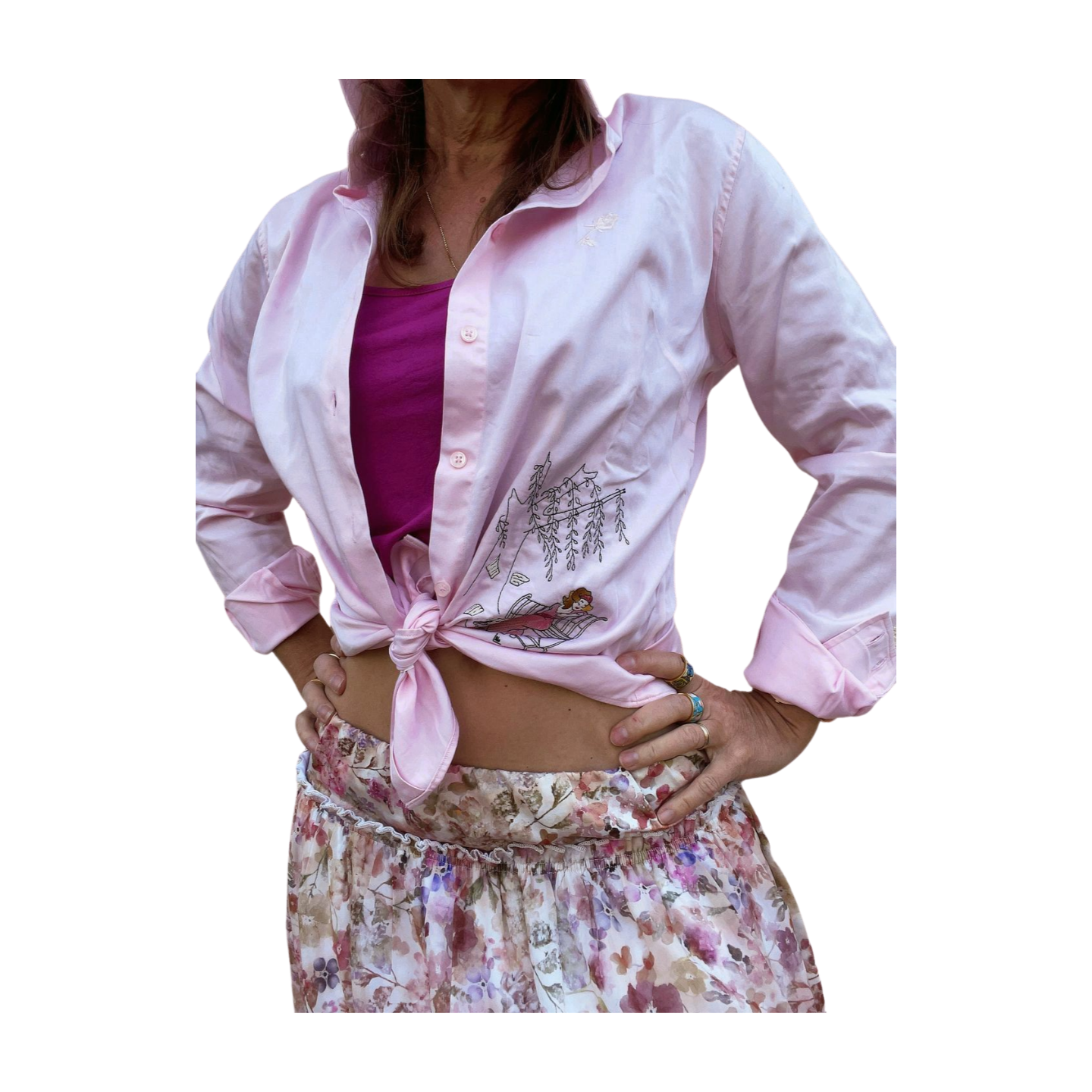 chemise femme manches longues coton rose avec un portrait de femme brodé. Elles et No.