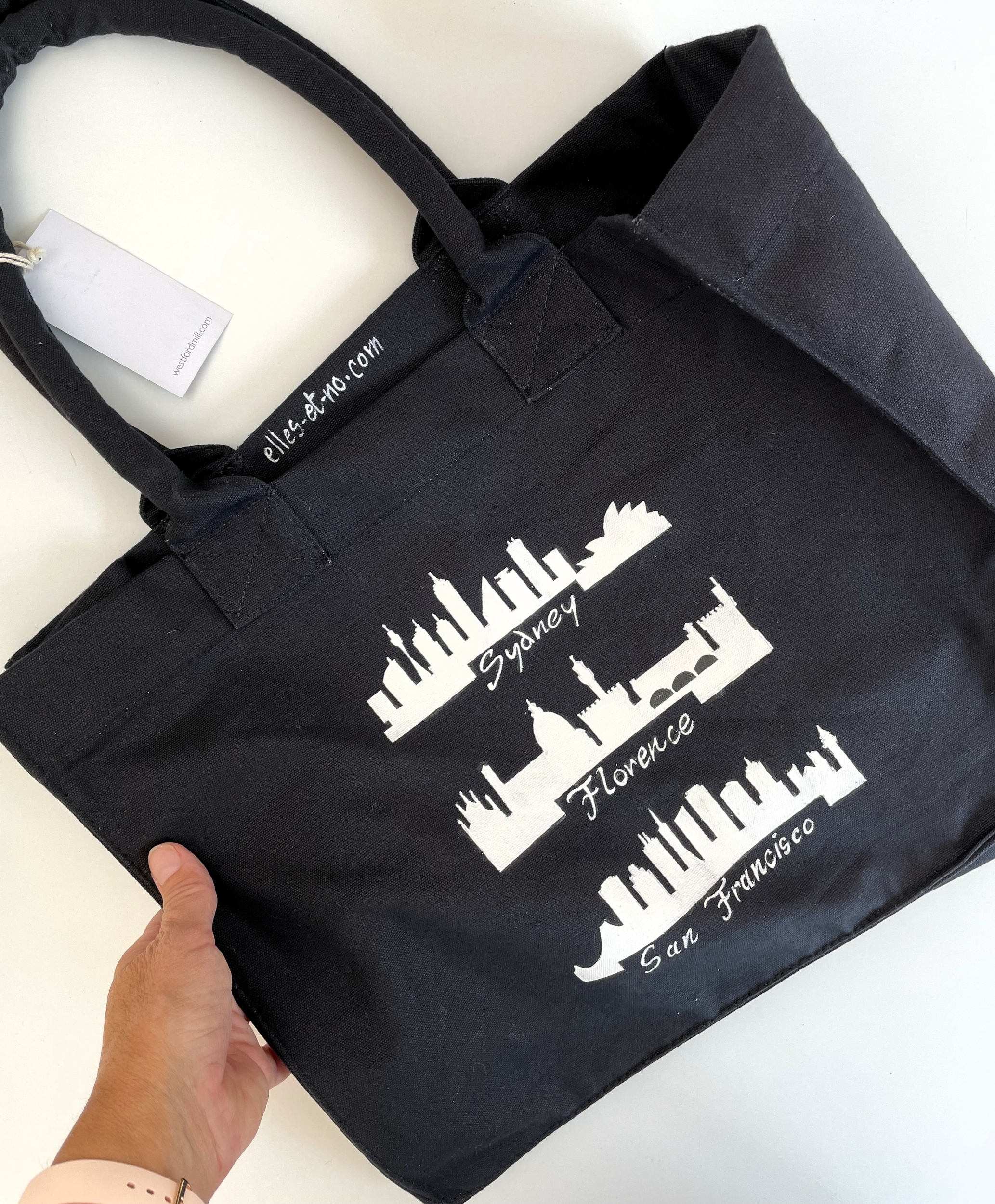 Tote bag en coton noir bio avec skylines peintes à la main  (10)