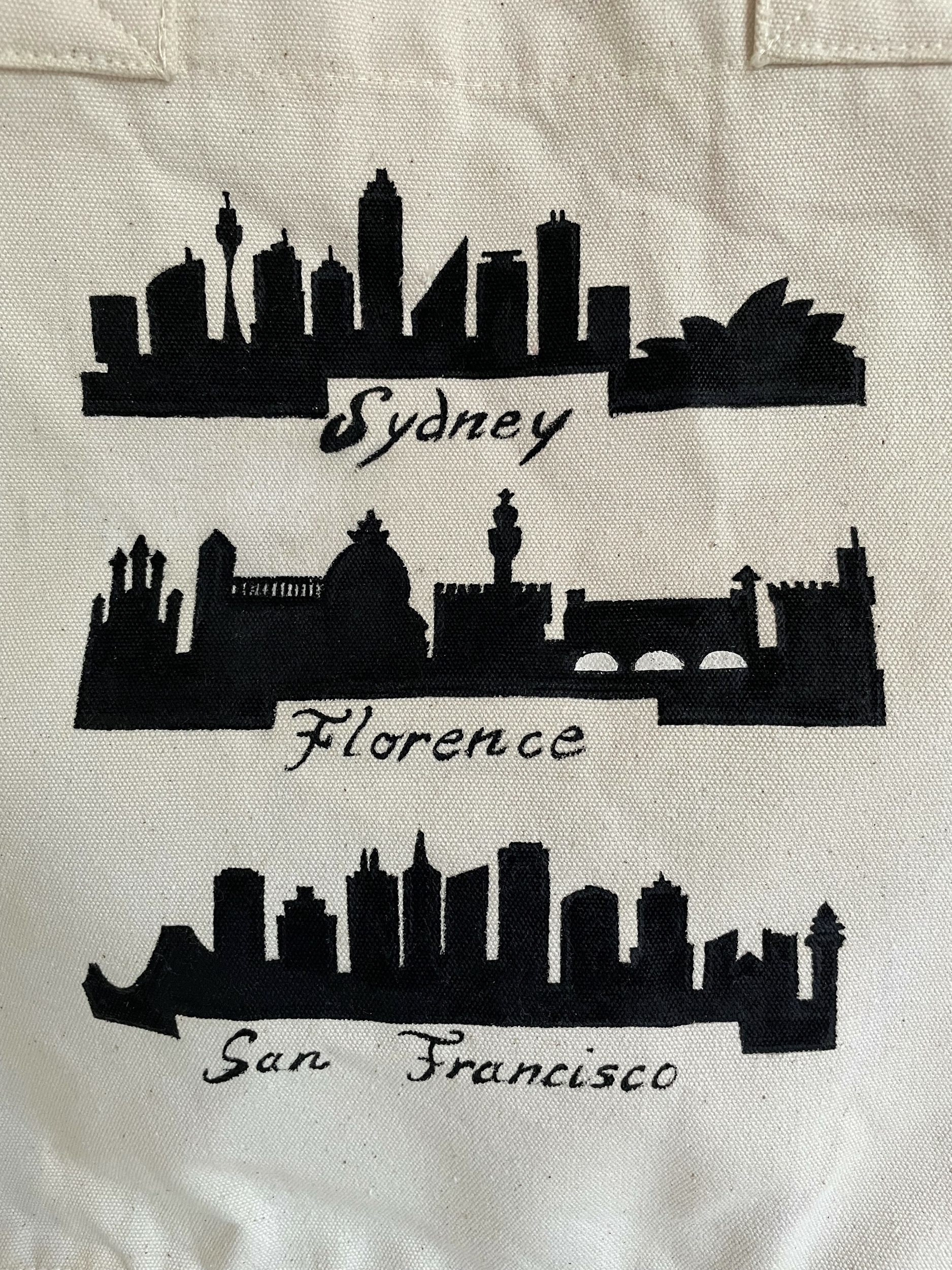 Tote bag sac à  main en coton beige bio avec skylines peintes à la main  par Elles et No.