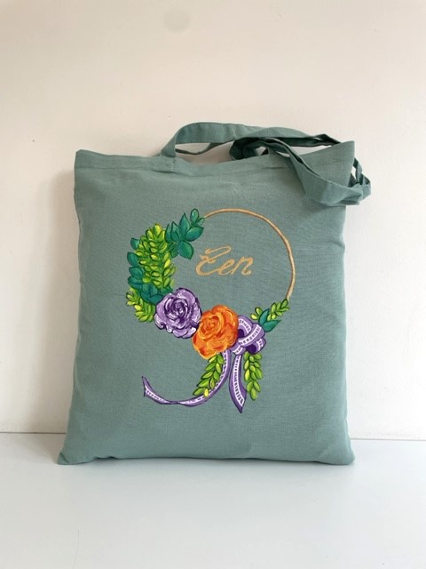Tote  bag bleu zen avec fleurs peintes main  par Elles et No.