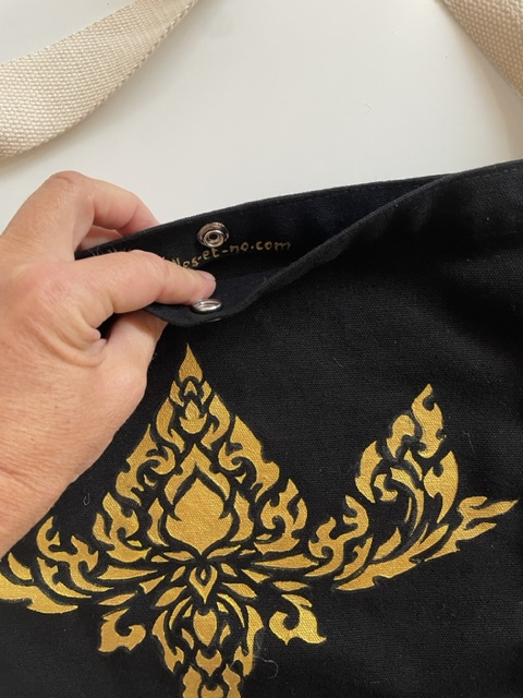 sac coton noir bio avec fleur de lotus thai peinte à la main  par Elles et No.