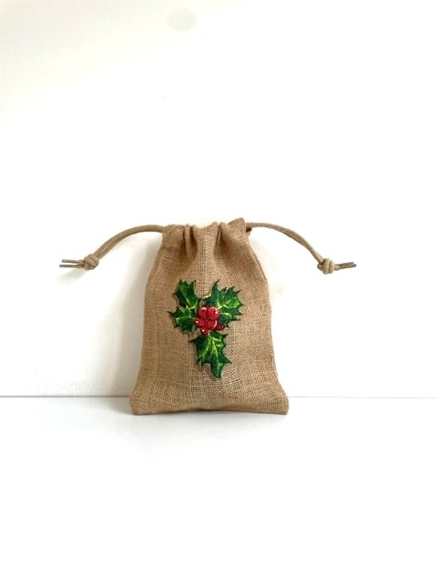 Pochon en jute avec du houx peint à la main par Elles et No.