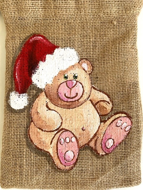 Pochon en jute avec un ourson de Noël peint main  par Elles et No.