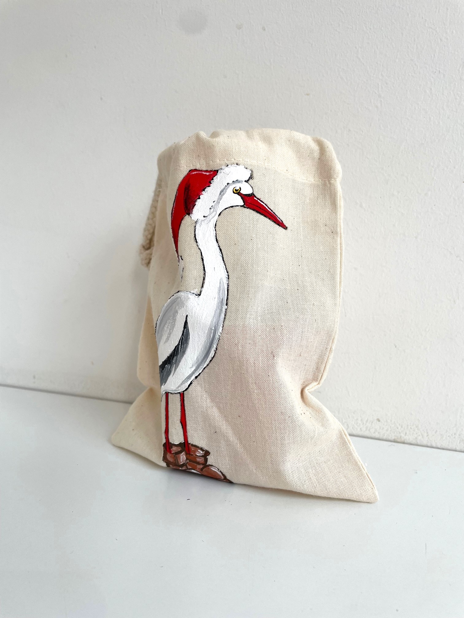 Pochon coton beige cigogne père noël peinte à  la main par Elles et No.