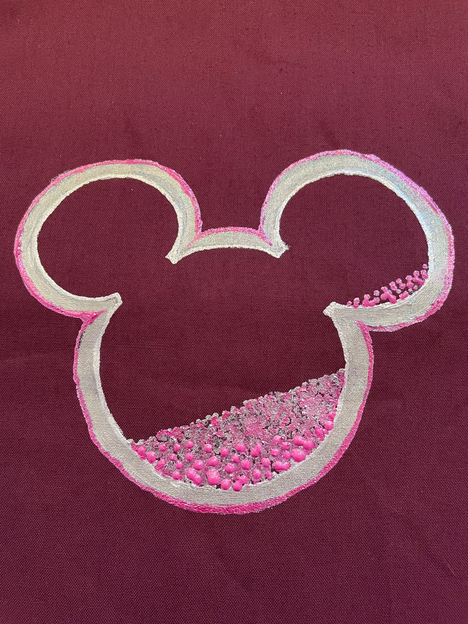 tote bag bordeaux avec tête de mickey Mouse peinte à la main par Elles et No.