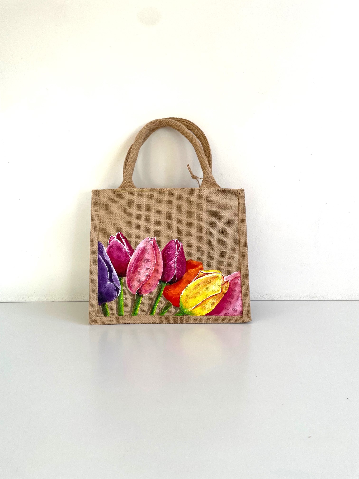 sac jute avec des tulipes peintes à la main par Elles et No.