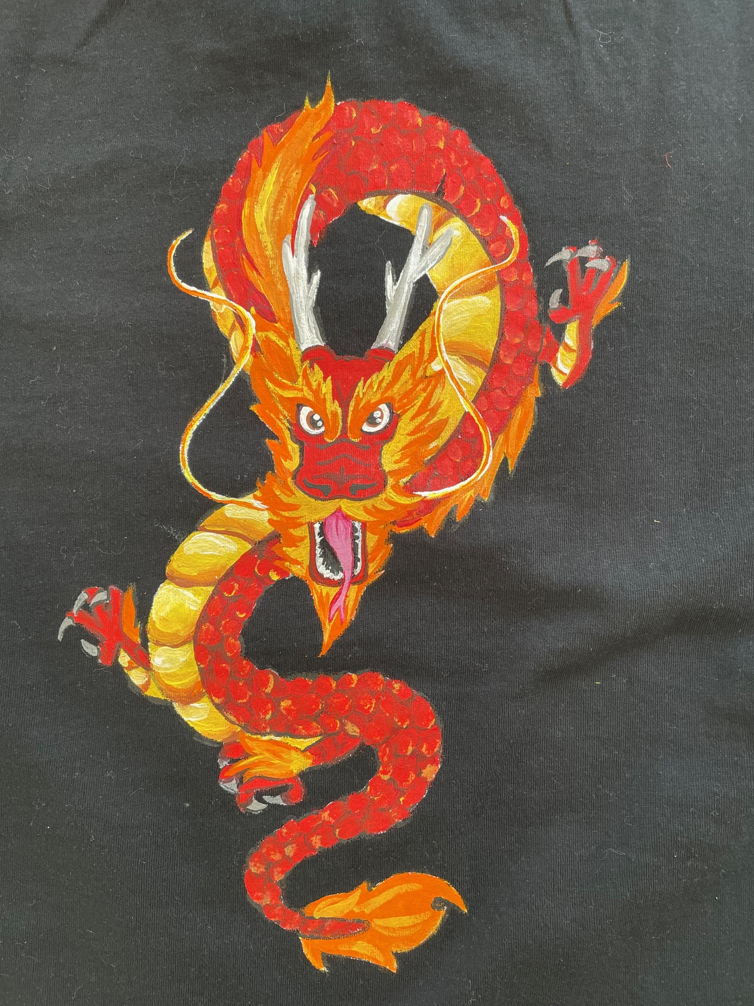Tee-shirt noir 1214 ans avec un dragon peint à larrière sur le dos (1)
