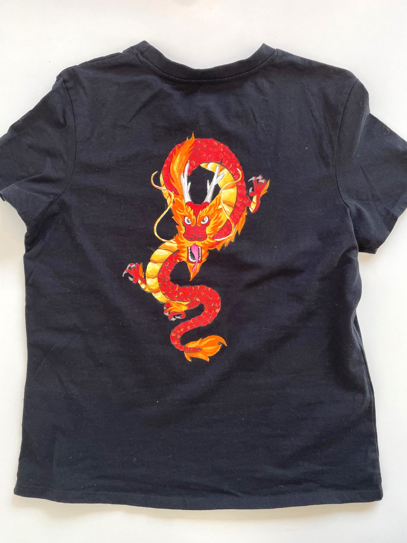 Tee-shirt noir 1214 ans avec un dragon peint à larrière sur le dos (3)