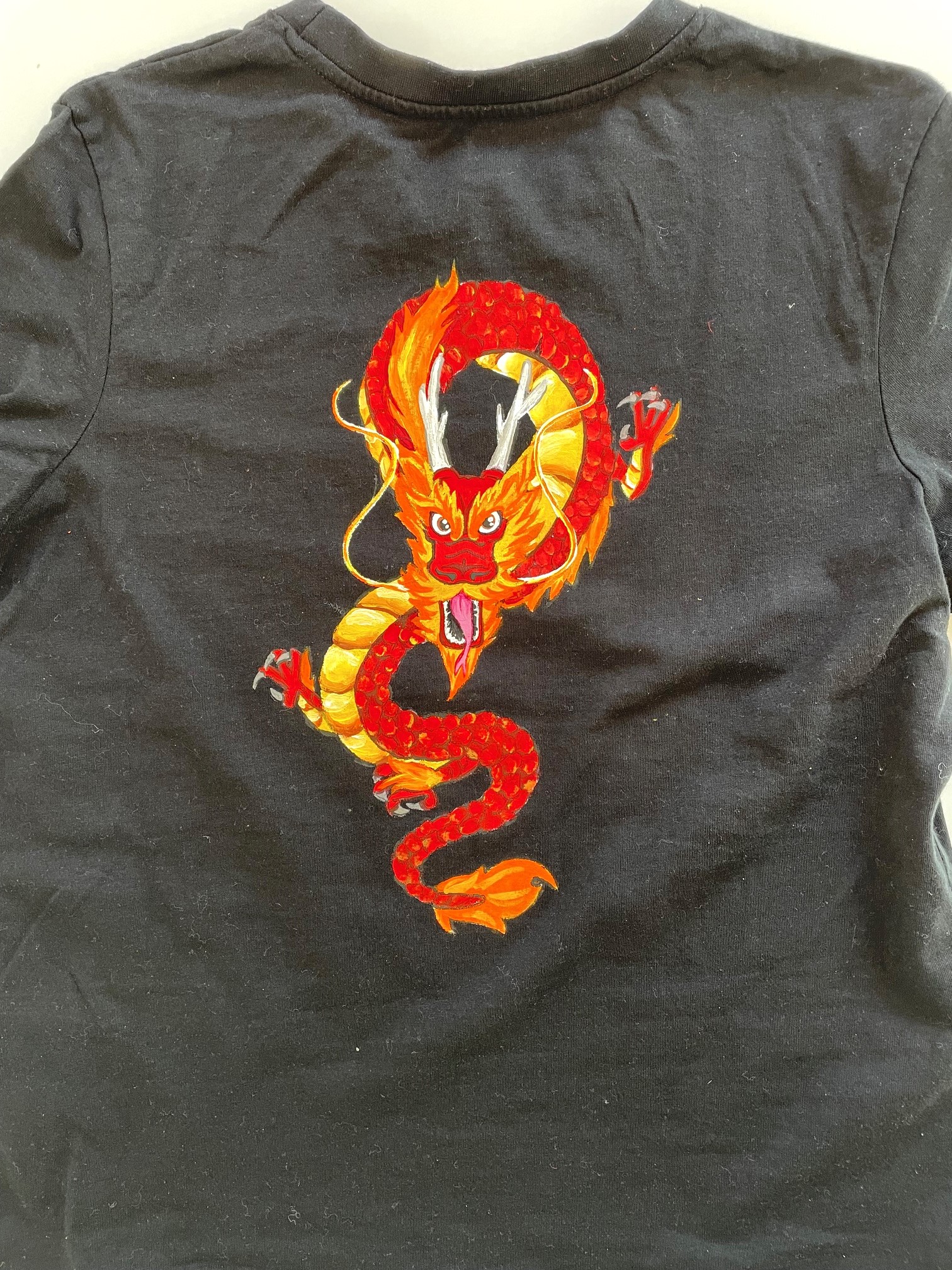 Tee-shirt noir 1214 ans avec un dragon peint à larrière sur le dos (5)