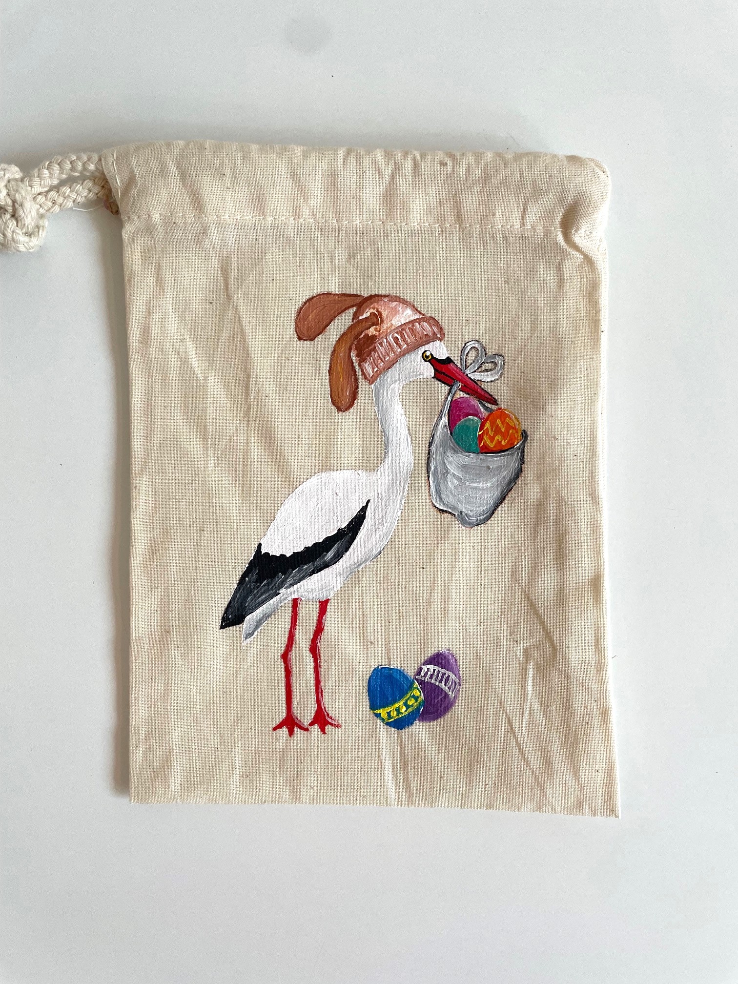 pochon beige de pâques avec cigogne peint à la main par Elles et No.